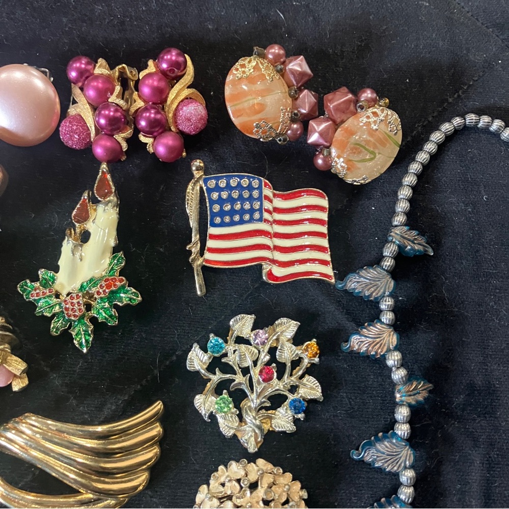 Vintage & Modern Costume Jewelry Lot Signed Hong Kong Trifari Pastelli - Picture 4 of 16